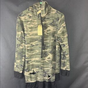 Vibrant M.I.U. Camouflage Hooded Pullover Womens Sz M Distressed